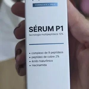 Cliente segurando o Sérum P1 — review S.