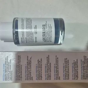 Cliente segurando o Sérum P1 — review J.